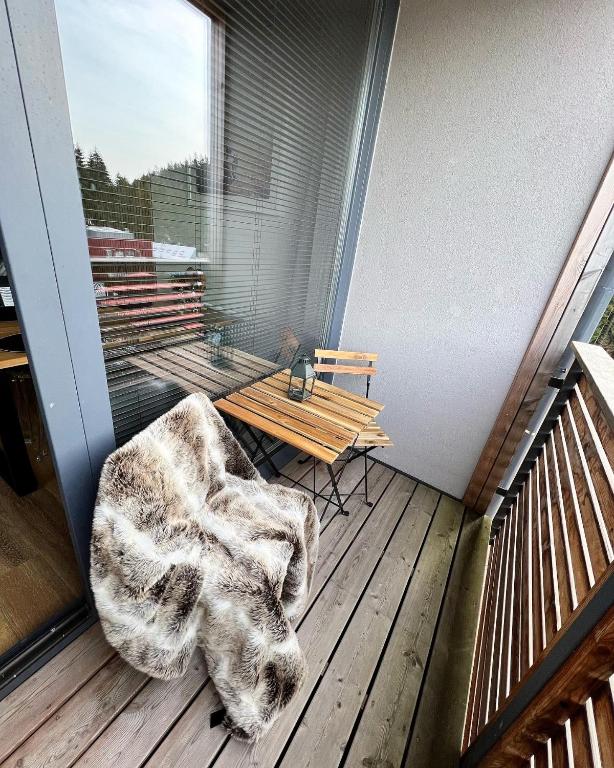 Balkón nebo terasa v ubytování U jelena Harrachov - rodinný apartmán u lesa s garáží
