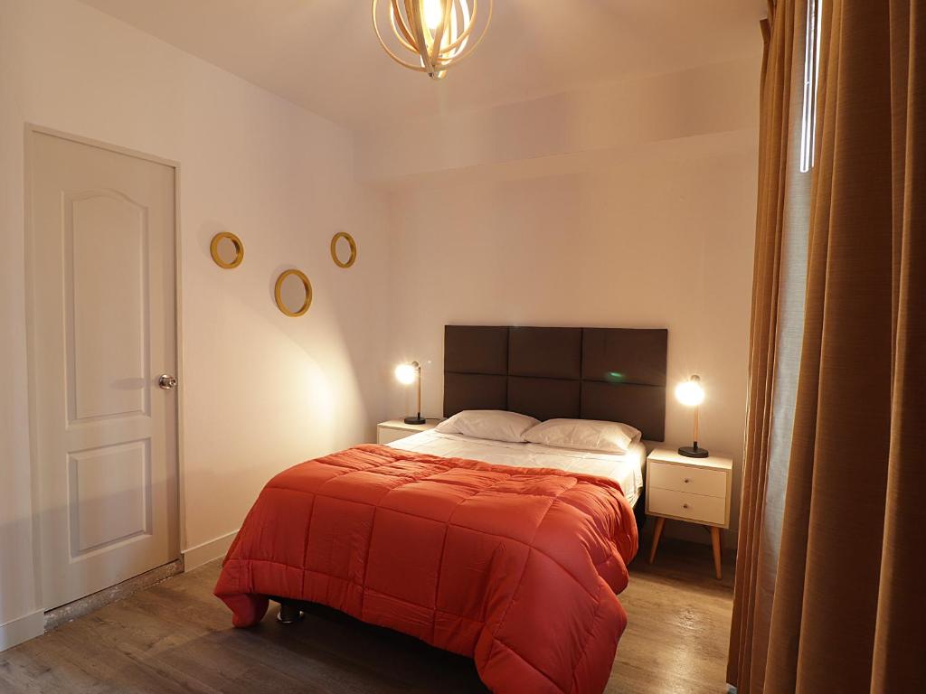 Postel nebo postele na pokoji v ubytování Alpes Lima Kennedy Hostel