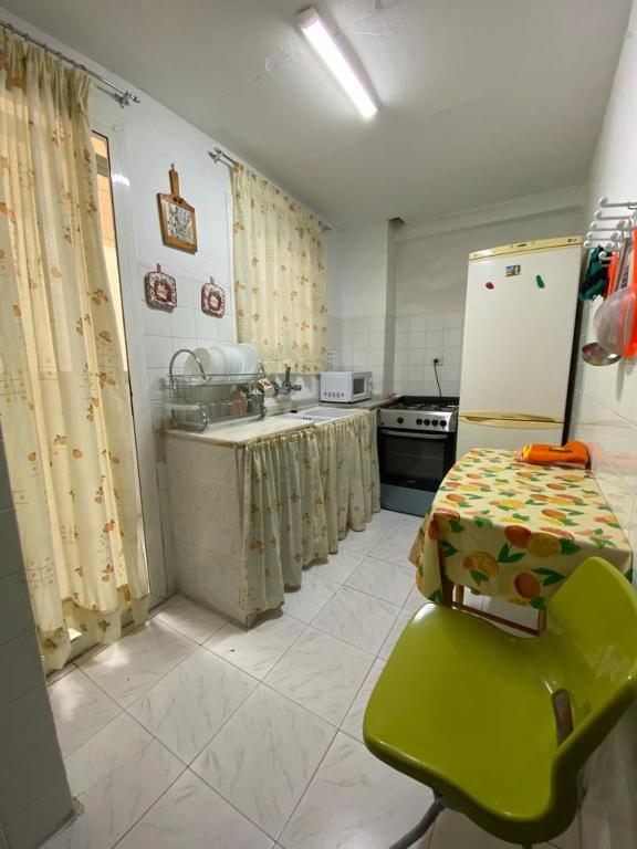 Kuchyňa alebo kuchynka v ubytovaní Casa en Puerto de Sagunto. Playa