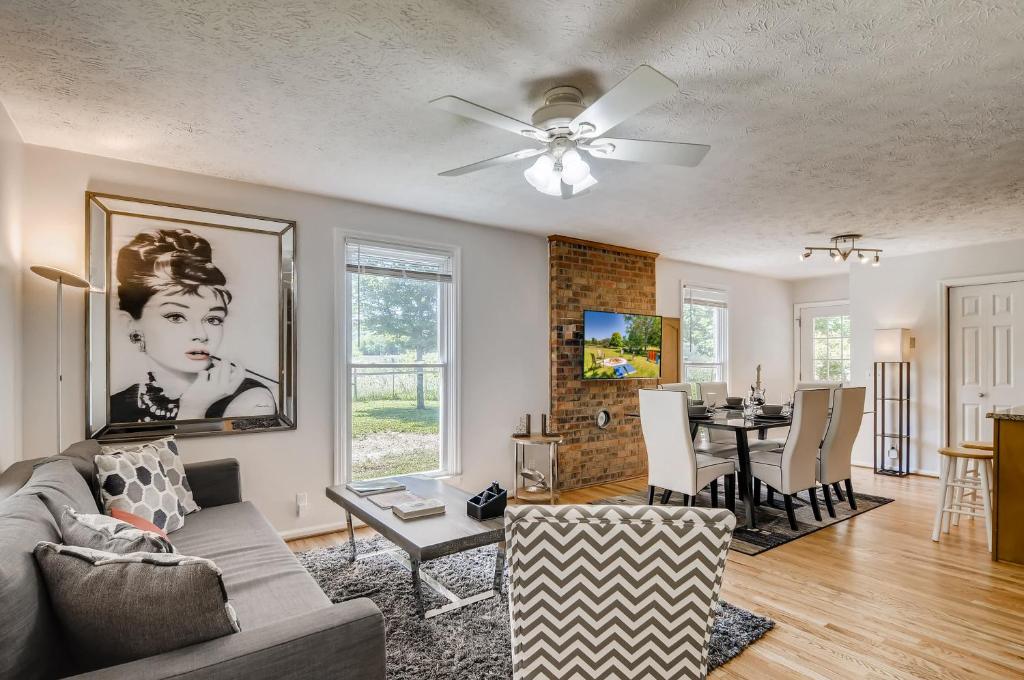 a living room with a couch and a table at 3BR 2BATH Gorgeous Country Near Nashville F1 in Franklin