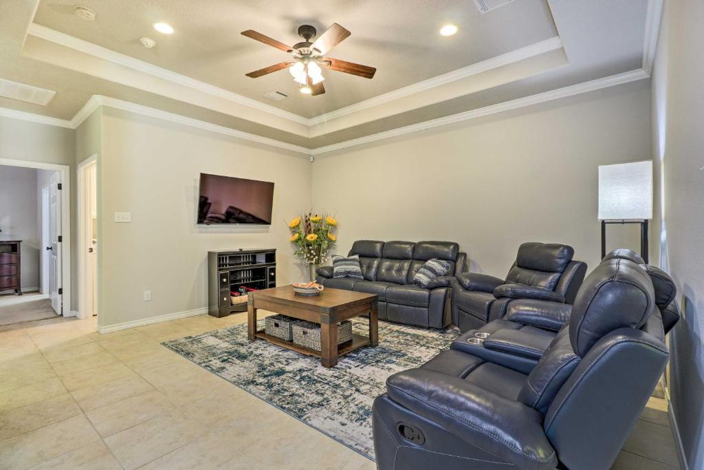 College Station Townhome 5 Mi to Campus!, College Station Updated