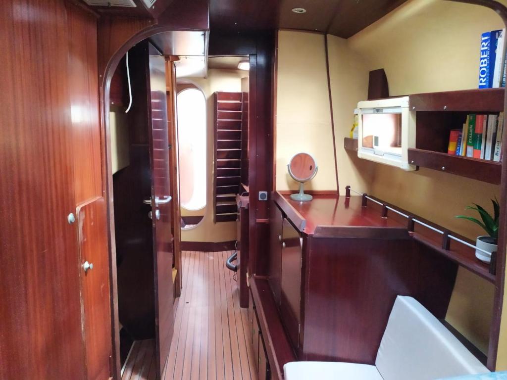 Kuchyň nebo kuchyňský kout v ubytování Imagine972 Martinique Bateau Hotel à Quai le Marin 3 Cabines 3 Salles de bains 6 pers maxi
