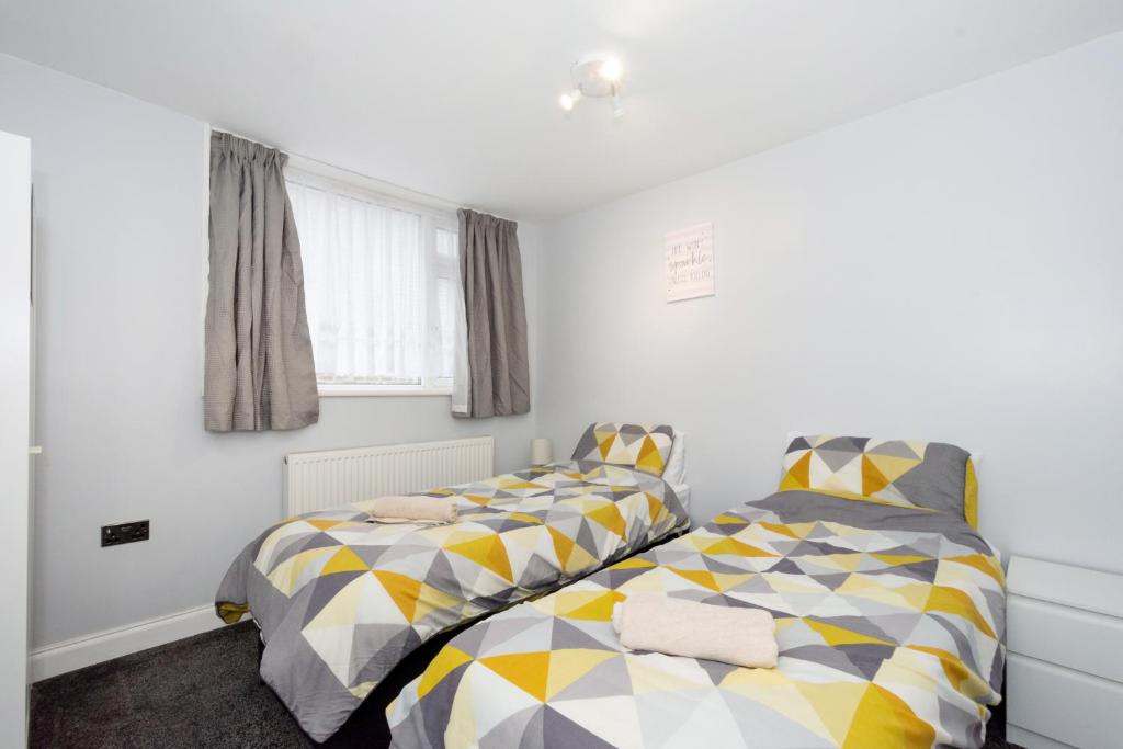 Blueville House, Bluewater, 3 and 4 Bedroom Houses, Greenhithe, Dartford, KentHosted by Castile