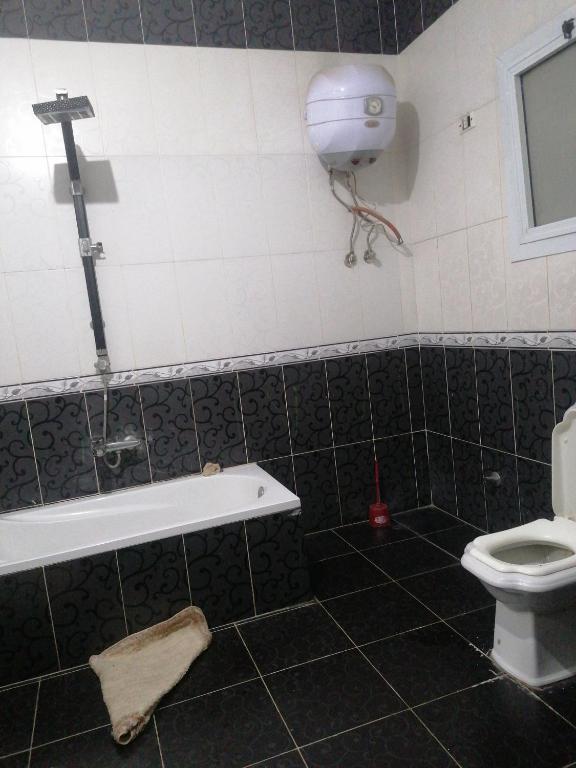 A bathroom at شقه فندقيه للايجار ثلاث غرف