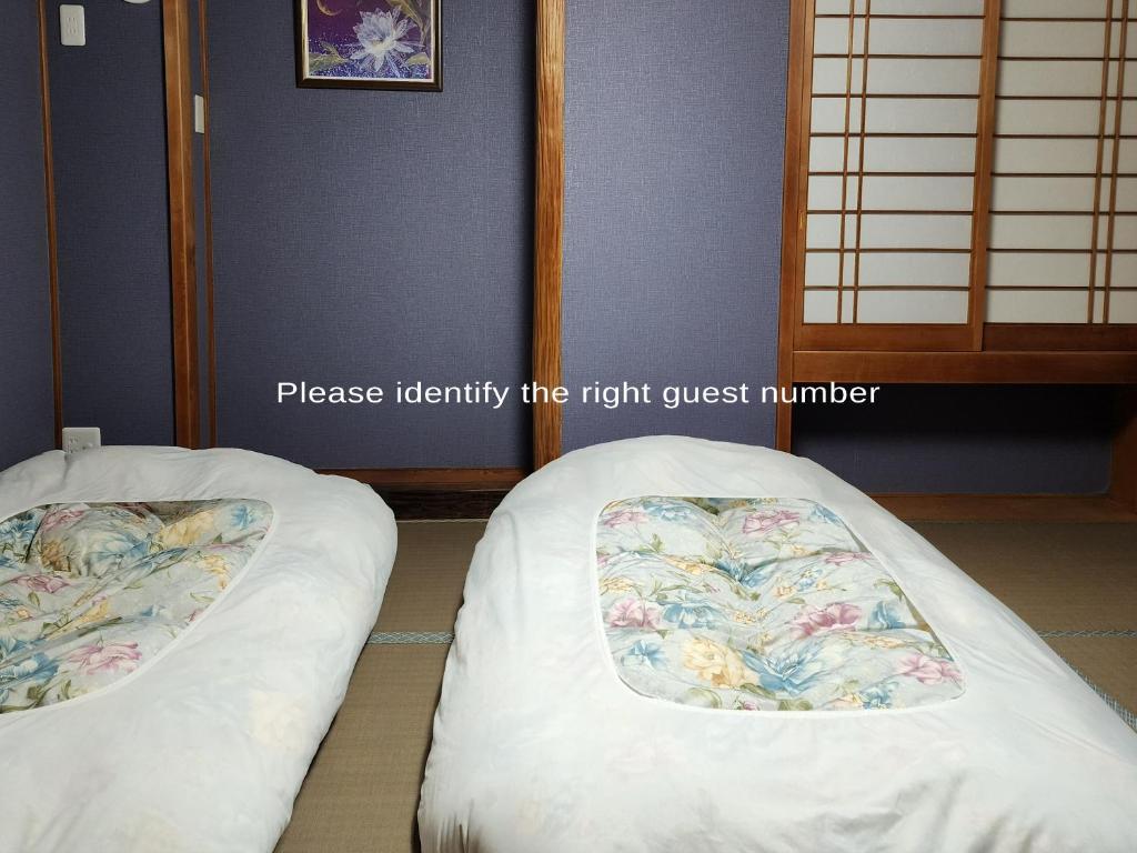 Postel nebo postele na pokoji v ubytování Narita Sando Guesthouse