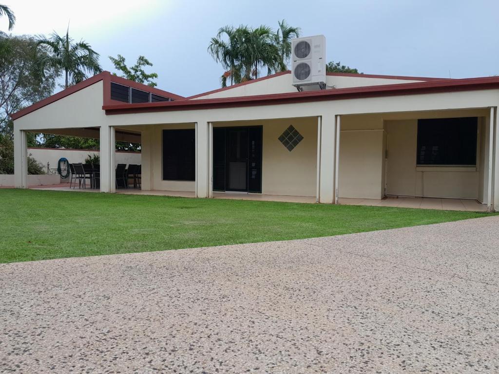 Large 4 Bedroom Suburban Gem - Housity