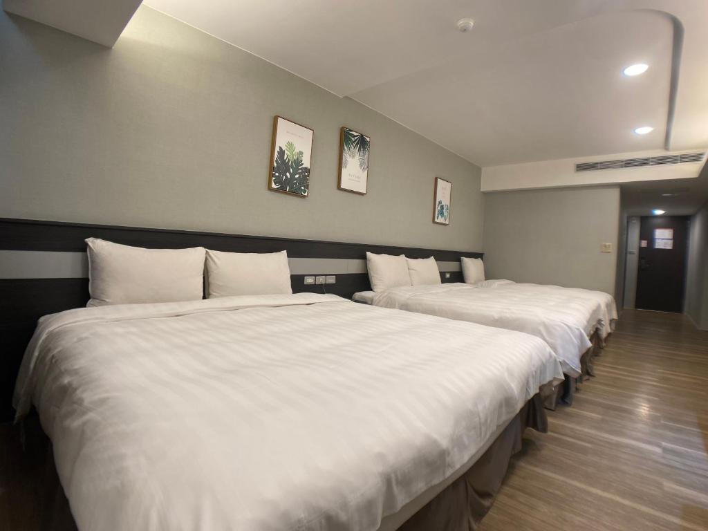 Postel nebo postele na pokoji v ubytování Bonjour Hotel