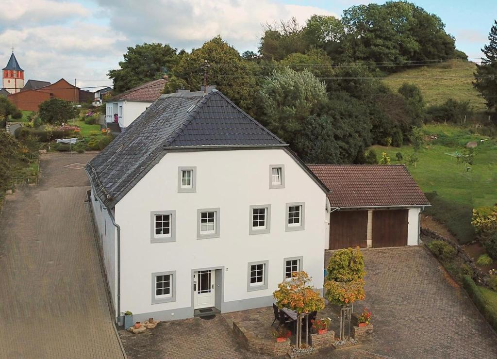 an aerial view of a white house at Am Osterberg in Büdesheim