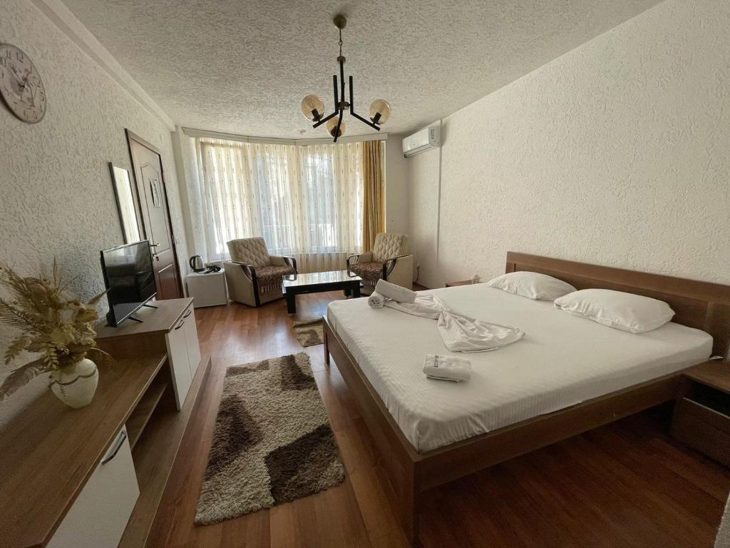 Postel nebo postele na pokoji v ubytování Deni house