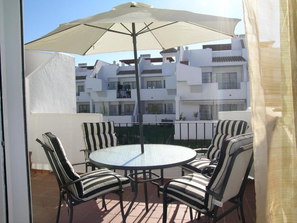 Balkón nebo terasa v ubytování Relax, playa, golf...!! Ático de lujo, 130 m2, WIFI, urbanización privada...