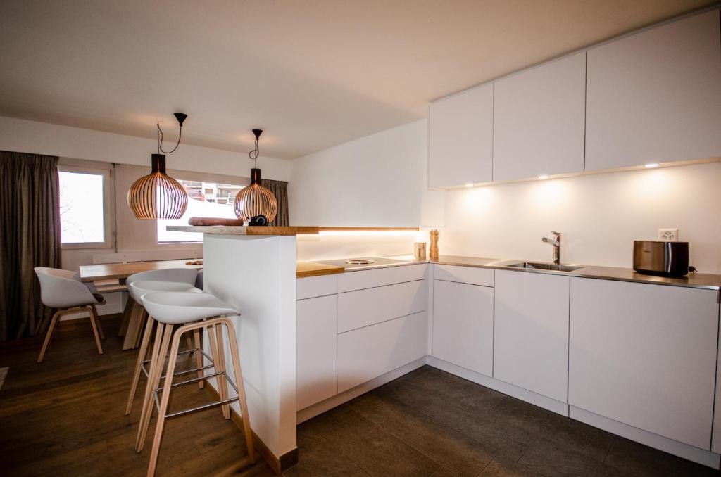 Olympic R2 - pied des pistes - carless holidays! - Resim 1