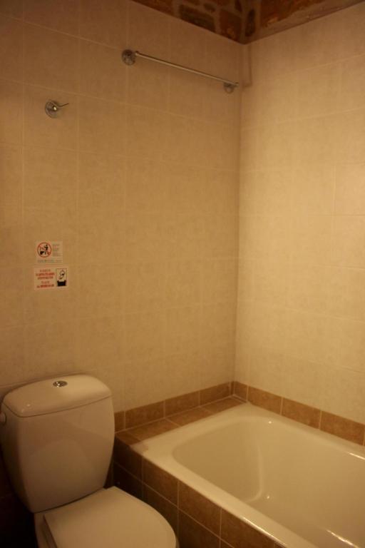 A bathroom at Petra-Mare 2