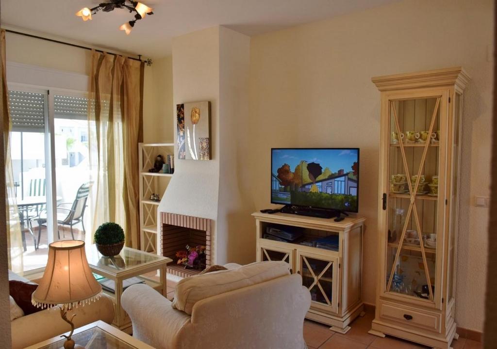 TV a/nebo společenská místnost v ubytování Relax, playa, golf...!! Ático de lujo, 130 m2, WIFI, urbanización privada...