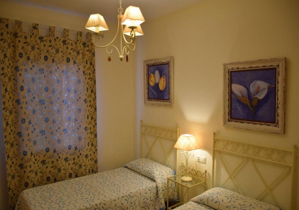 Postel nebo postele na pokoji v ubytování Relax, playa, golf...!! Ático de lujo, 130 m2, WIFI, urbanización privada...