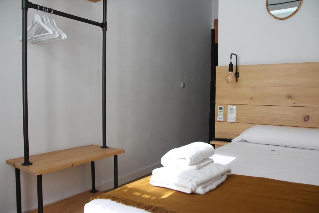 Posteľ alebo postele v izbe v ubytovaní La Piquera Hostal