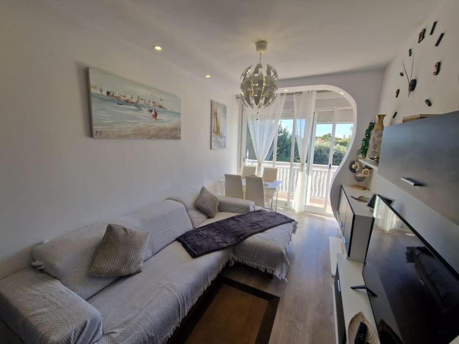 TV a/nebo společenská místnost v ubytování Luxury Beach House with Terrace San Juan Alicante
