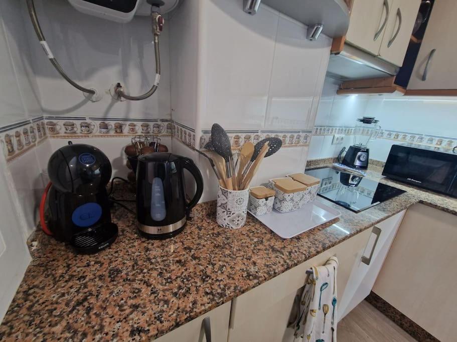 Kuchyň nebo kuchyňský kout v ubytování Luxury Beach House with Terrace San Juan Alicante