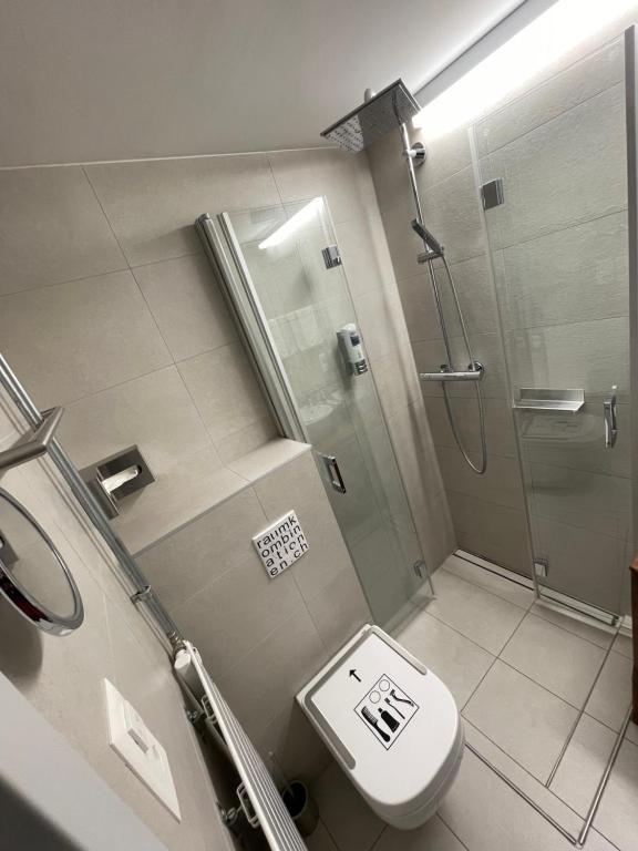 Hotel16 by Messe & Stadion Suisse in Minuten & Late Check-in - Resim 34