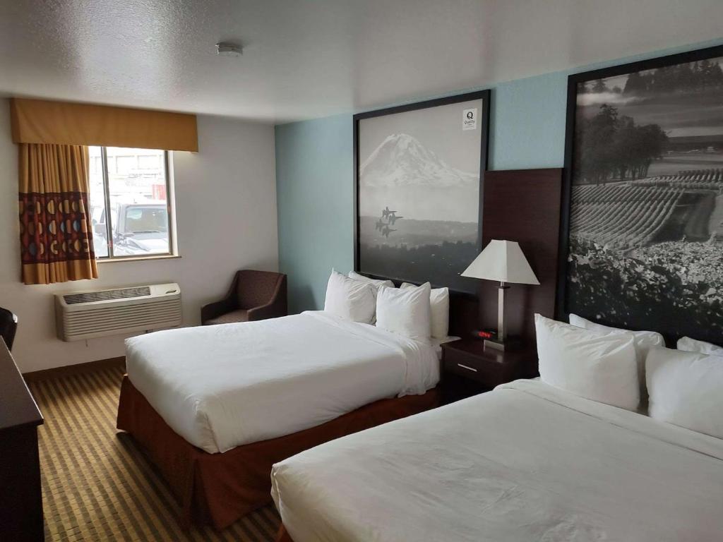 Postel nebo postele na pokoji v ubytování Quality Inn Wenatchee-Leavenworth