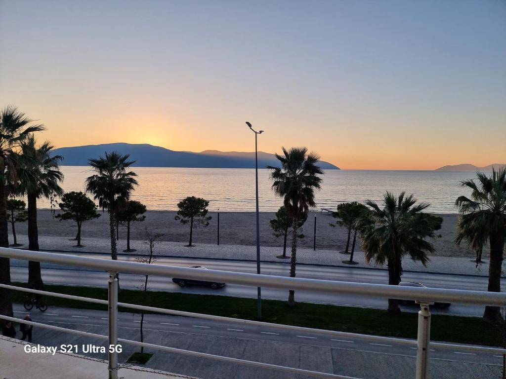 LUX SEAVIEW APARTMENT - Image 12