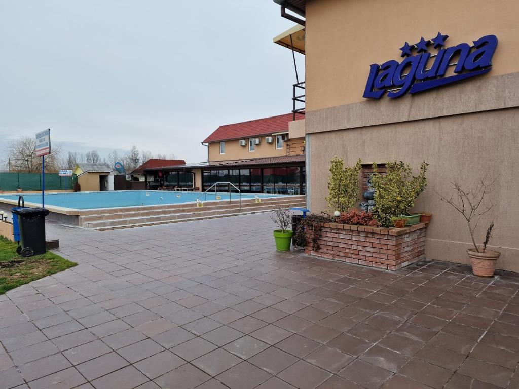 Bazén v ubytování Motel LAGUNA nebo v jeho okolí