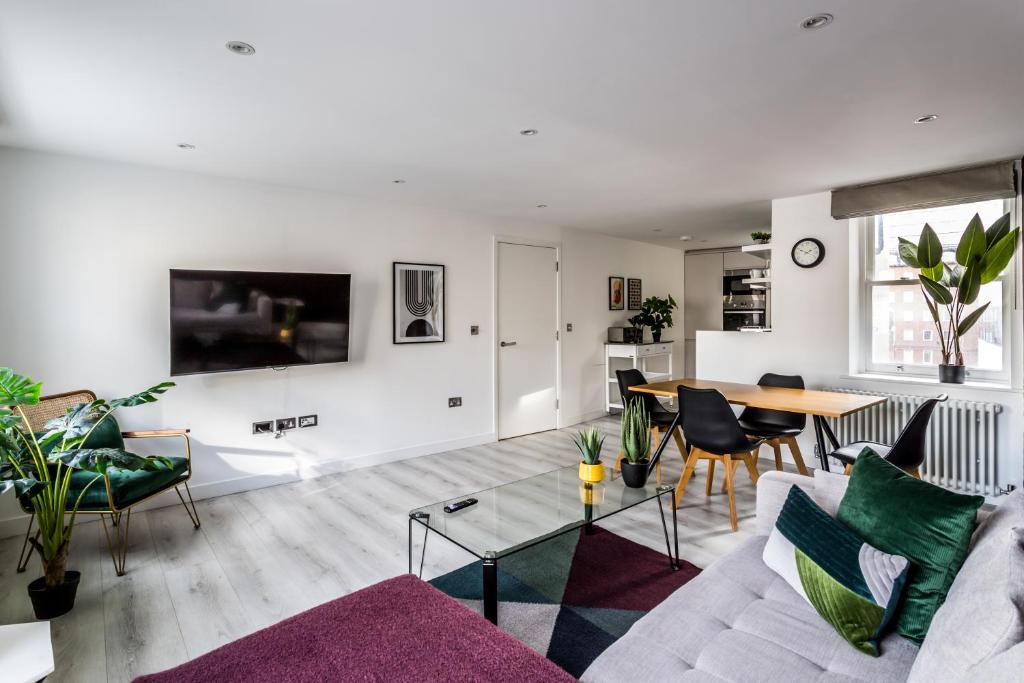 a living room with a couch and a table at Borough Market 2-Bed Apartments in London