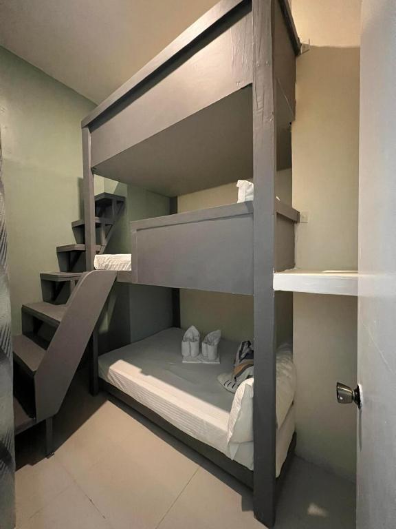 Łóżko lub łóżka w pokoju w obiekcie Laule'a Hostel