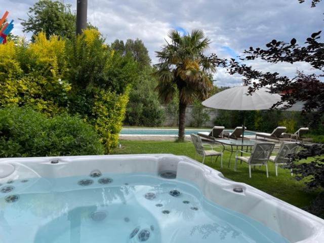 Bazén v ubytování B&B de German nebo v jeho okolí