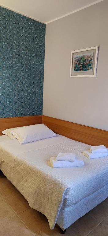 A bed or beds in a room at Hotel Nuovo Rondò