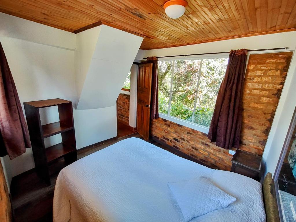 Postel nebo postele na pokoji v ubytování Refugio Génesis habitaciones Lago de Tota