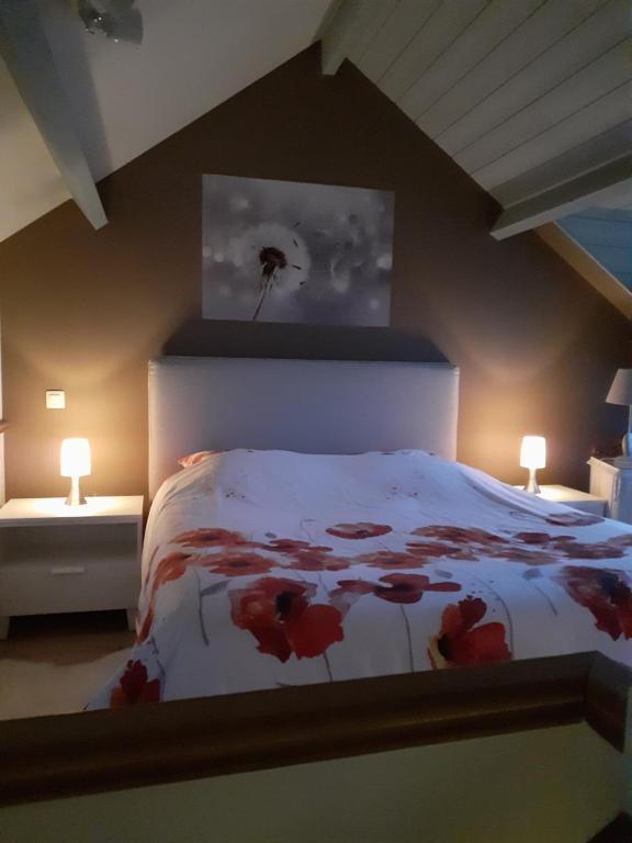 Voodi või voodid majutusasutuse Au Ptit Coquelicot toas