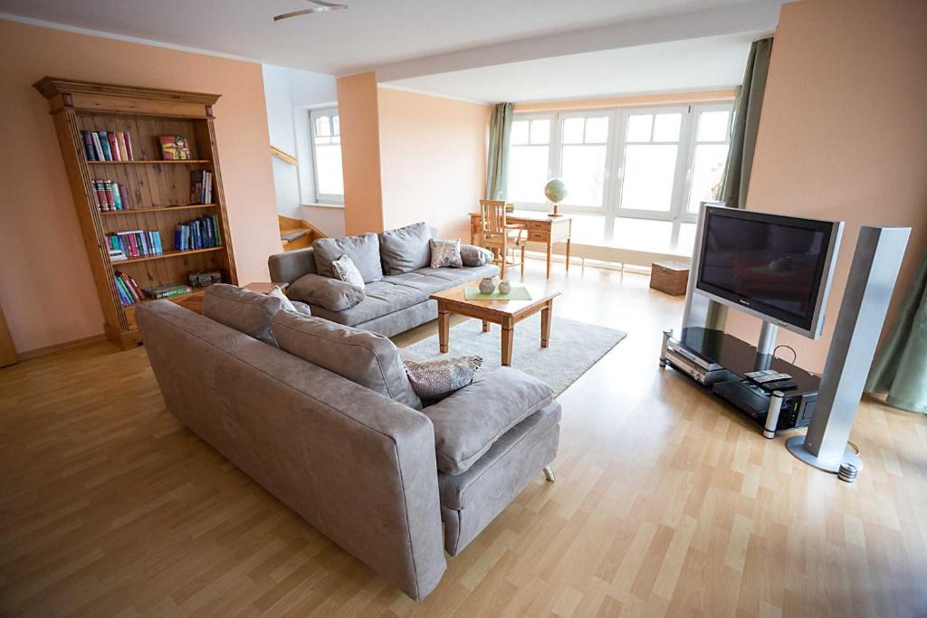 TV a/nebo společenská místnost v ubytování Ferienwohnung Urlaub