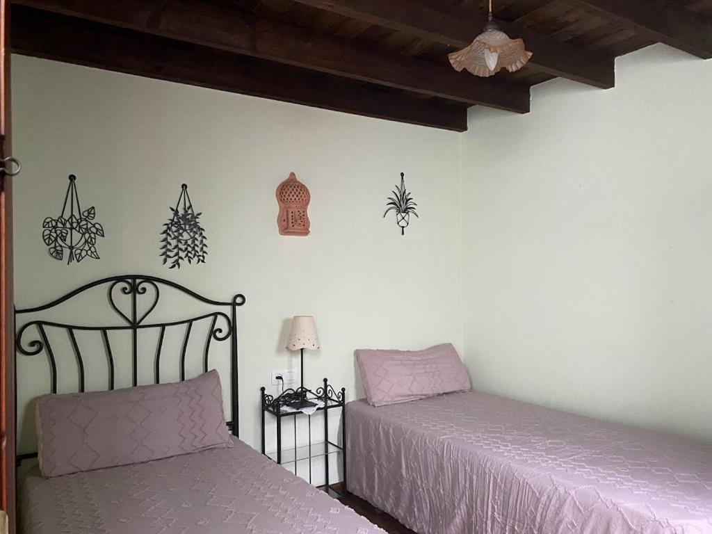Säng eller sängar i ett rum på Espaciosa y Elegante Casa Rural en Los Marines