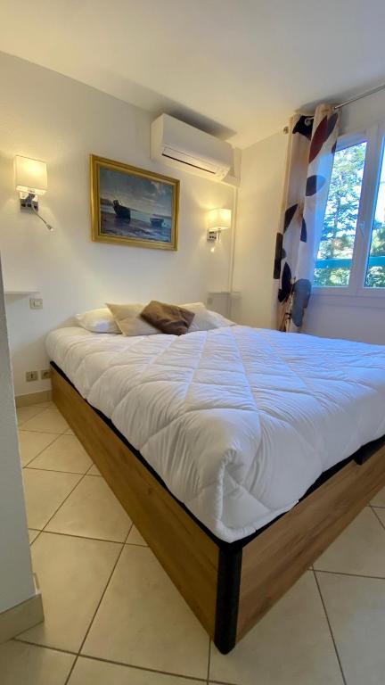 Postel nebo postele na pokoji v ubytování Bel appartement vue mer