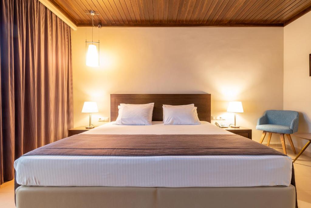 Postel nebo postele na pokoji v ubytování Porto Plaza Hotel