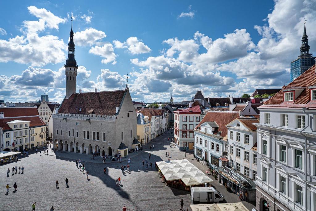 Old Town - Hall Square Apartment - Two-Bedroom Apartment - Square View
