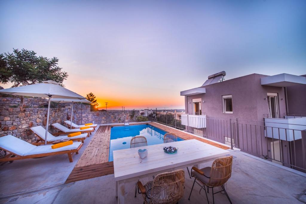 Πισίνα στο ή κοντά στο Aloni 3 bedroom Sea View Villa with private pool