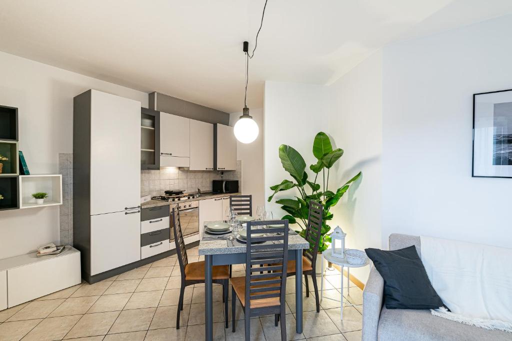 A kitchen or kitchenette at [CANTU-COMO] WiFi, Design & Relax