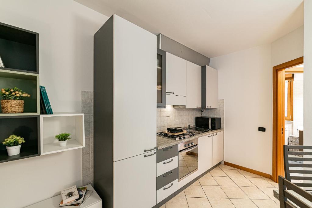 A kitchen or kitchenette at [CANTU-COMO] WiFi, Design & Relax