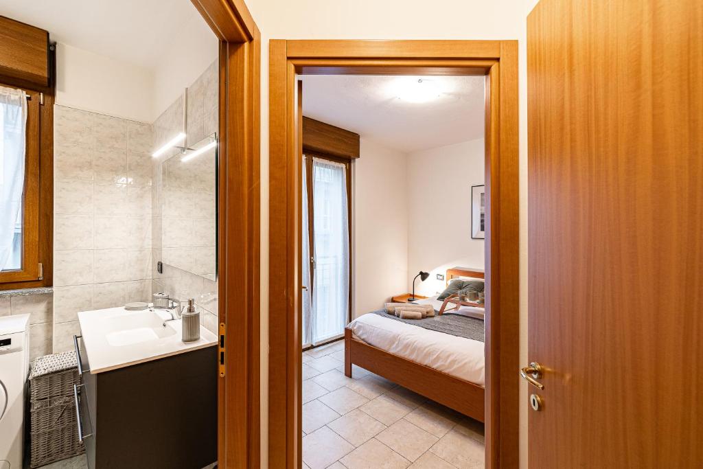 A bed or beds in a room at [CANTU-COMO] WiFi, Design & Relax