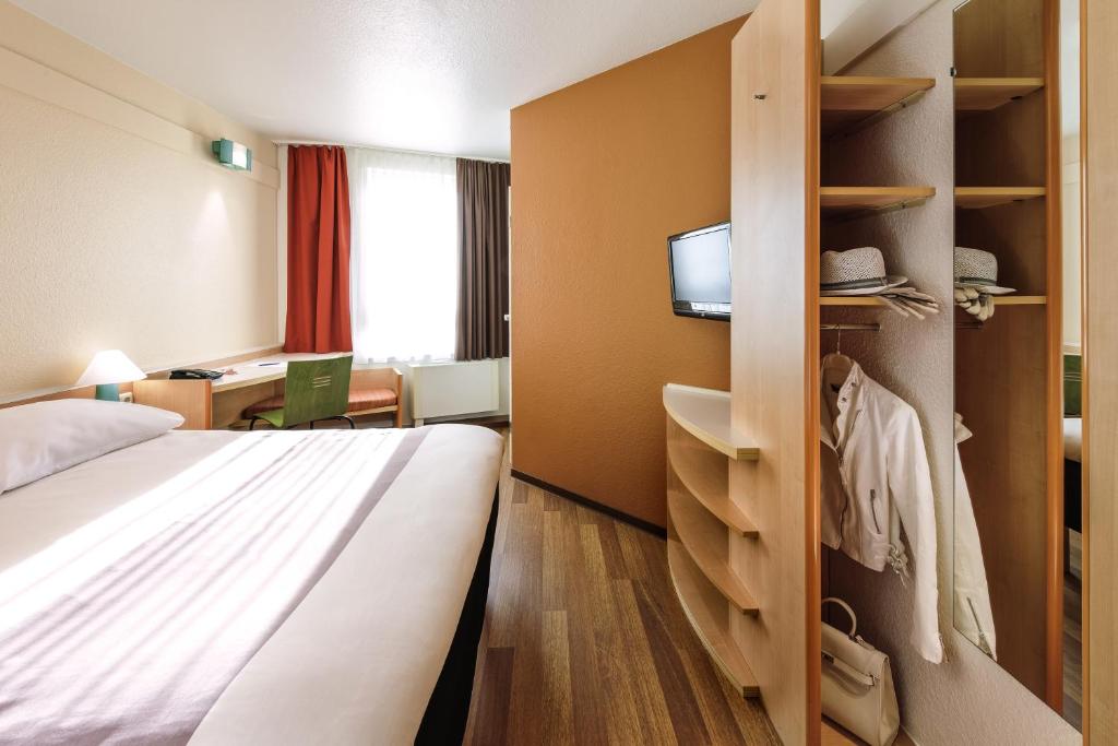 Postel nebo postele na pokoji v ubytování ibis Bamberg Altstadt