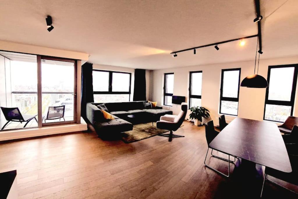 Area soggiorno di UNIEK appartement - mooiste en hoogste uitzicht op Antwerpen! - incl gratis parking