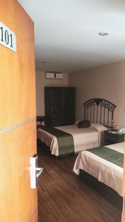 Postel nebo postele na pokoji v ubytování HOTEL PLAZA PACHUCA