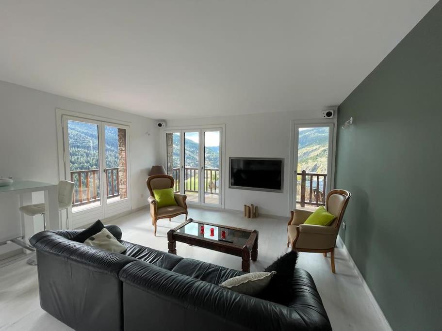 Soldeu appartement lumineux en face des piste ski HUT08245