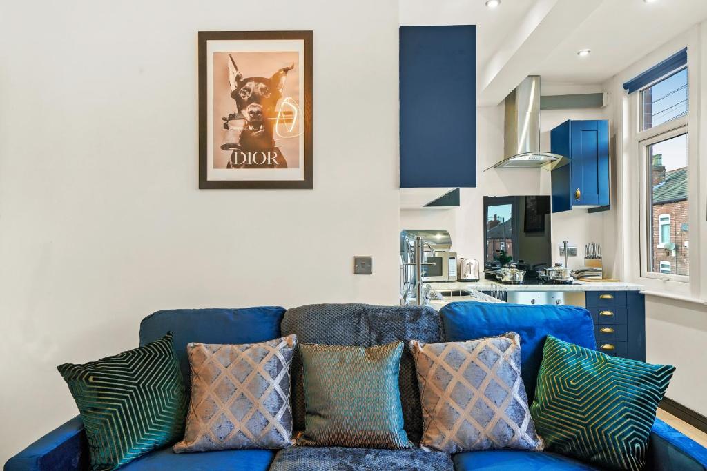 Sofas For Less Castleford Baci Living Room