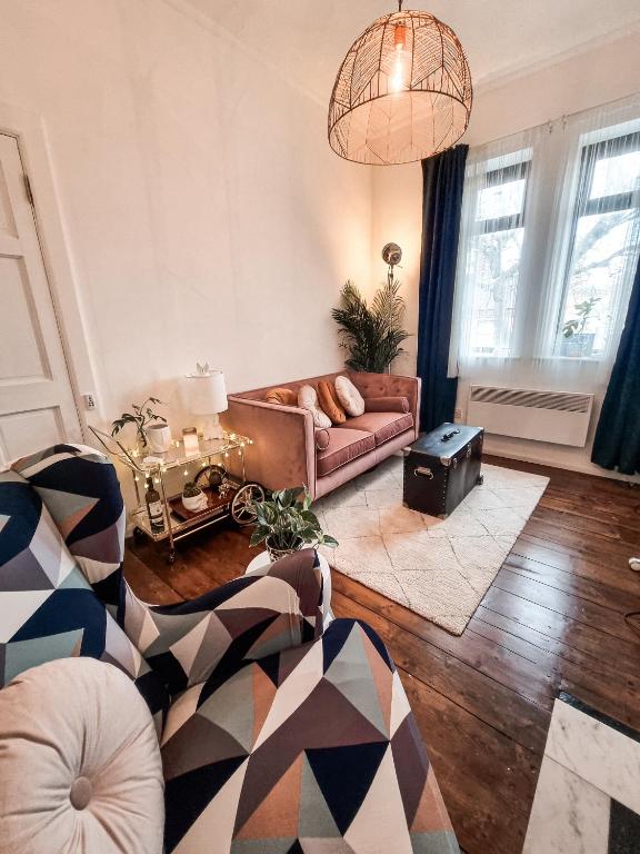 Posezení v ubytování Whole Stylish Apartment 1880s Guinness Worker House
