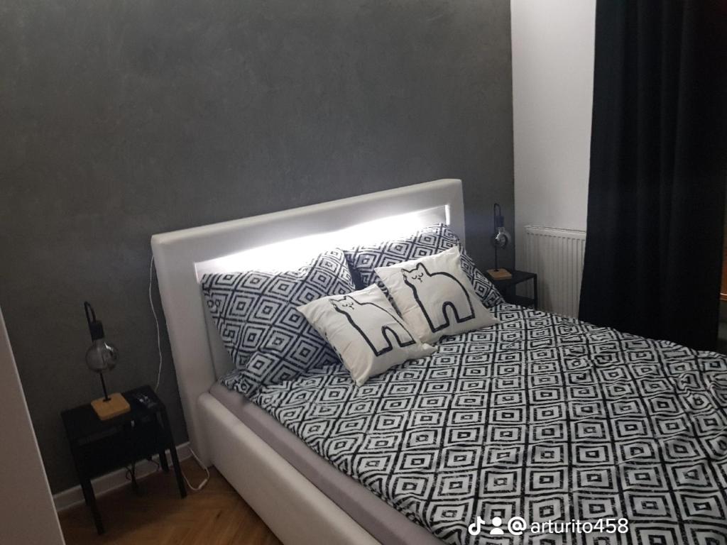 Posteľ alebo postele v izbe v ubytovaní Apartamenty Limanowskiego