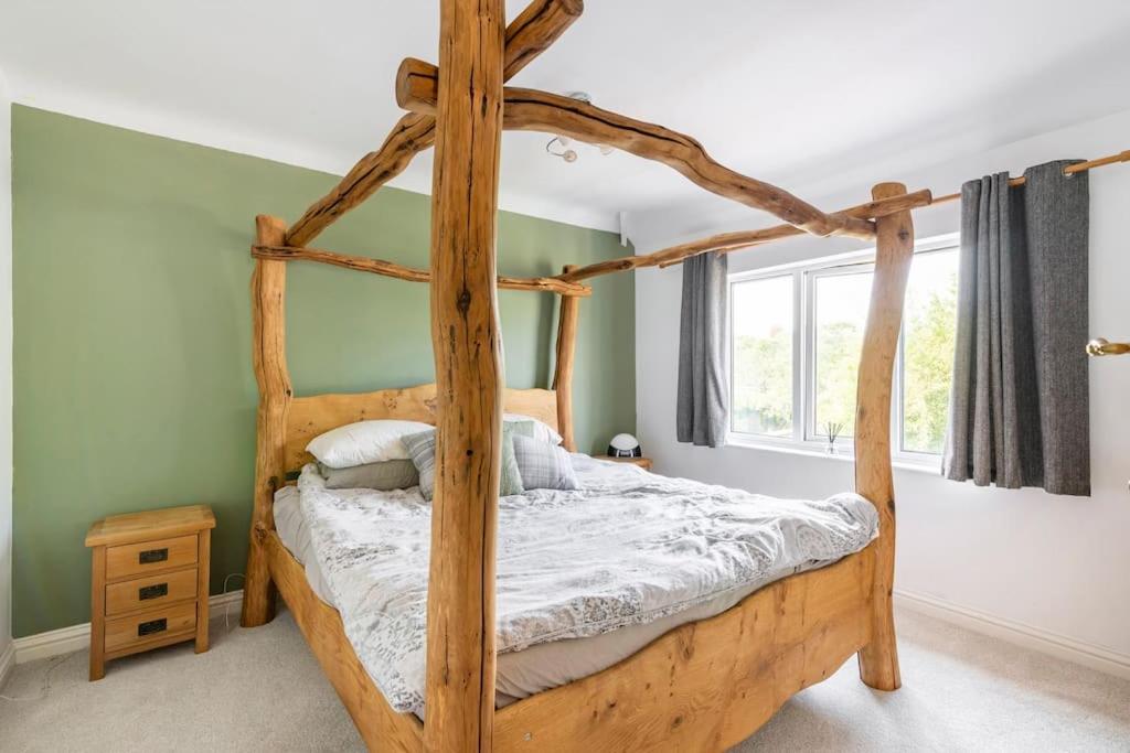 Holiday home Hot tub, pool table, pizza oven,arcade machine,gym