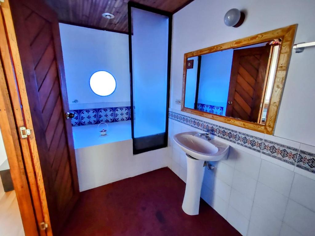 Koupelna v ubytování Refugio Génesis habitaciones Lago de Tota