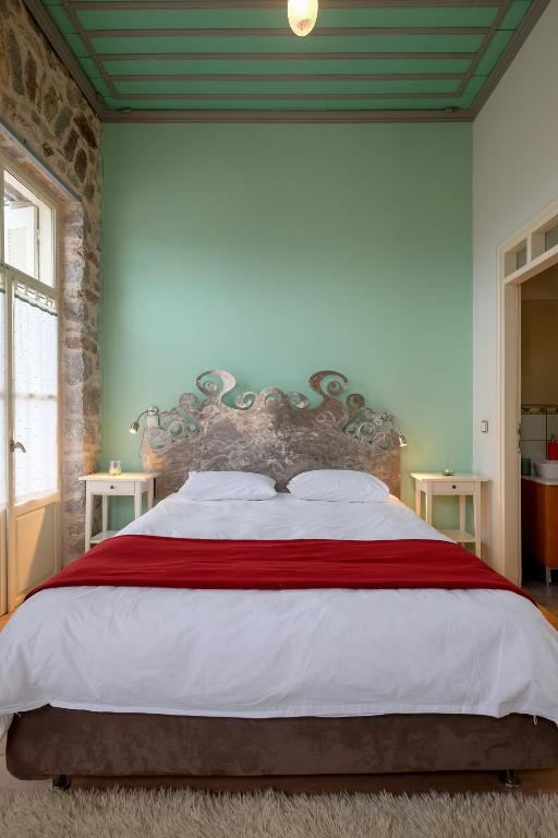 Postel nebo postele na pokoji v ubytování Kyriaki Guesthouse & Suites